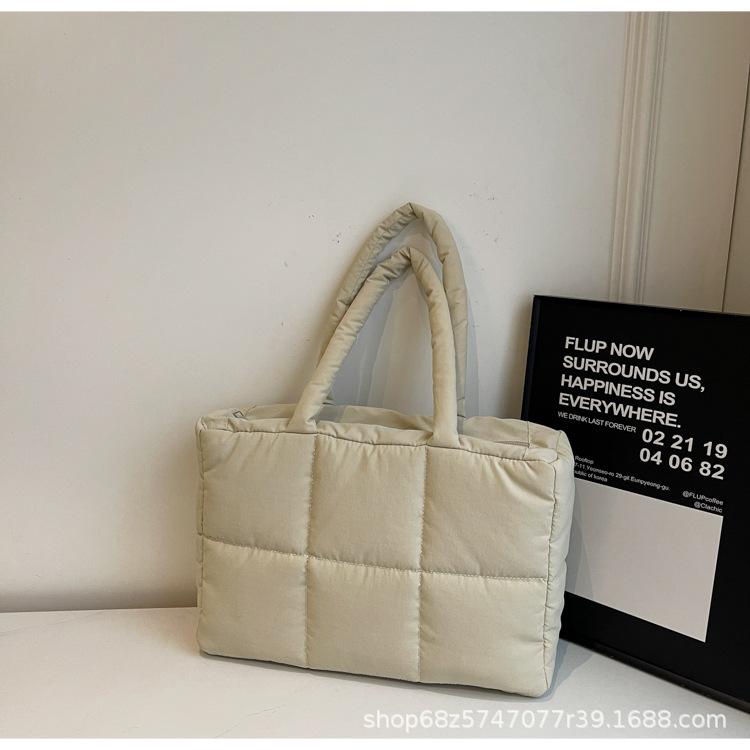 Underarm bag women's bag 2025 new versatile shoulder bag down cotton clothing bag large capacity fashion portable tote bag