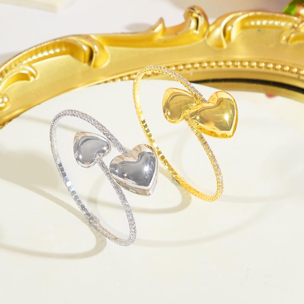 CMM Perfekt för alla tillfällen Trendigt hjärtformat silvergyllene armband halsband set Fodrat band Ett modeuttalande för fest kvinnor