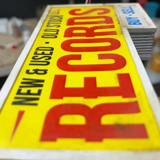 Record Store Wall Light Retro Wall Mounted Decorative Light Nostalgic Record Store Ornament Music-Themed Gift for Music Lovers Record Collectors