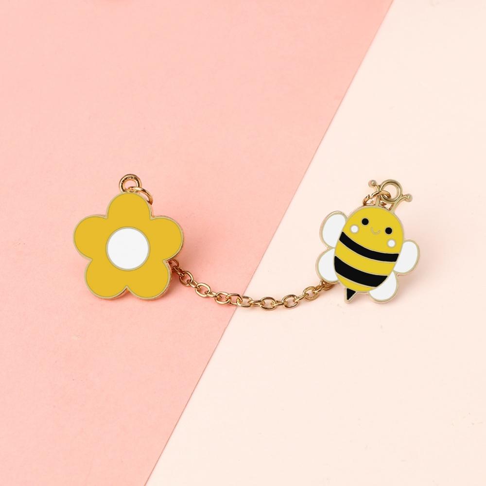 Yellow Bee and Flower Enamel Pin Cartoon Cute Insect Collect Nectar Brooches Custom Jewelry Backpack Lapel Badge Gift for friend