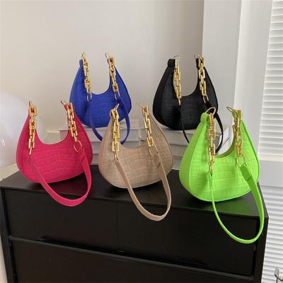 Sac pour femme Sac croissant Sac à bandoulière tendance Sac polyvalent à chaîne Sac sous l'épaule Sac en feutre motif pierre