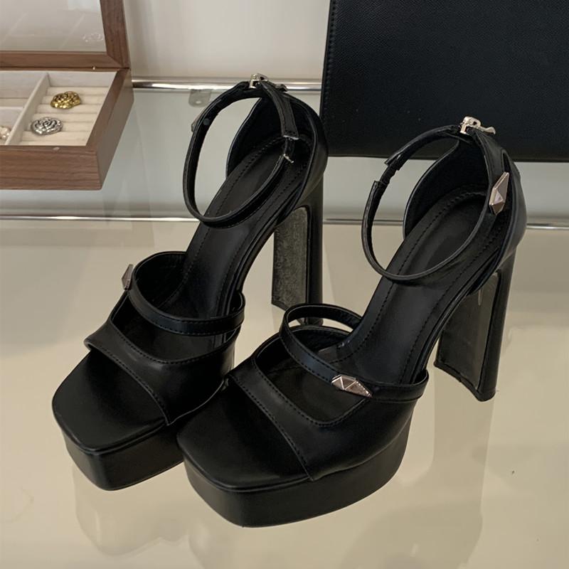 

2025 Summer Patent Leather Platform Wedges Women Gladiator Sandals Sexy Hollow out High heels Party Dress Chunky Shoes 35 чёрный