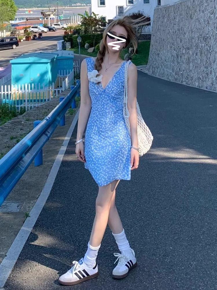 

Blue floral v-neck vest dress women s summer vacation slim-fit short skirt stacked with sleeveless waist a-word skirt S