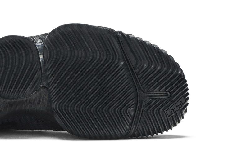 Men's Sneakers Nike LeBron 16 Low Triple Black Black/Black-Black