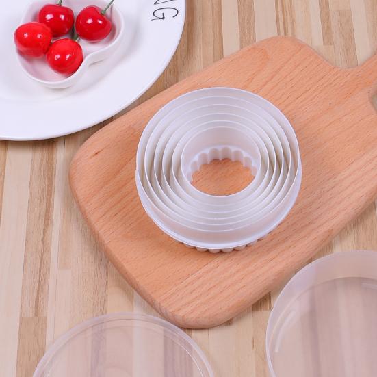Handy DIY Reusable 4 Styles Easy Operation Plastic Biscuit Cutters for Fondant Pastry Shaping Moulds