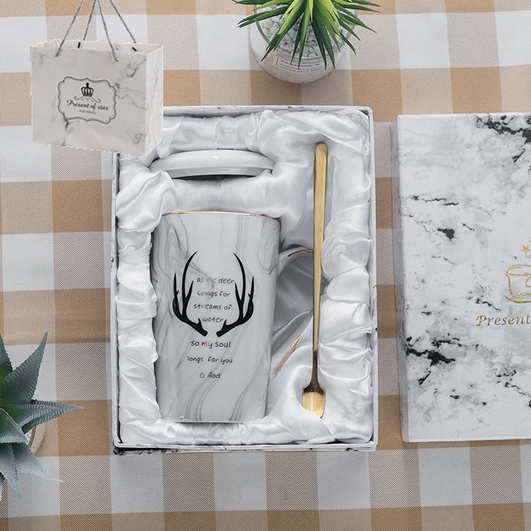 Elegant Marble Pattern Mug with Gold Trim, Spoon Lid, and Custom Logo - Ideal for Coffee or as a Souvenir Gift.