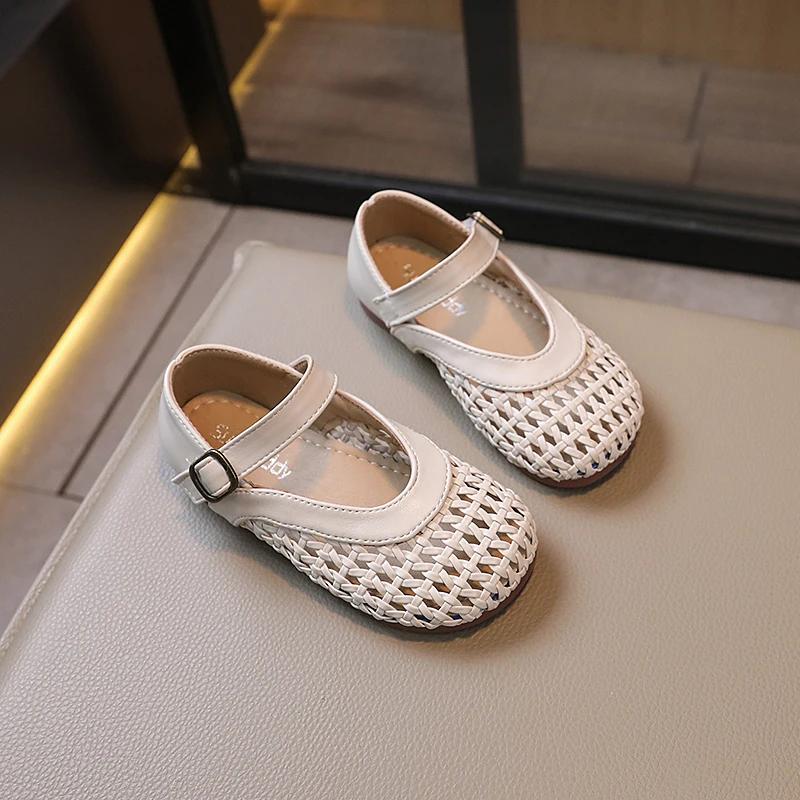 Flickors Skor 2024 Sommar Nya Barnsandaler Halkfria Mjuk Sula Stickade Bekväma och Andningsbara Prinsessskor