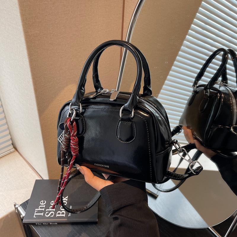 Premium small bag women's spring and summer versatile new fashion shoulder messenger bag portable pillow bag