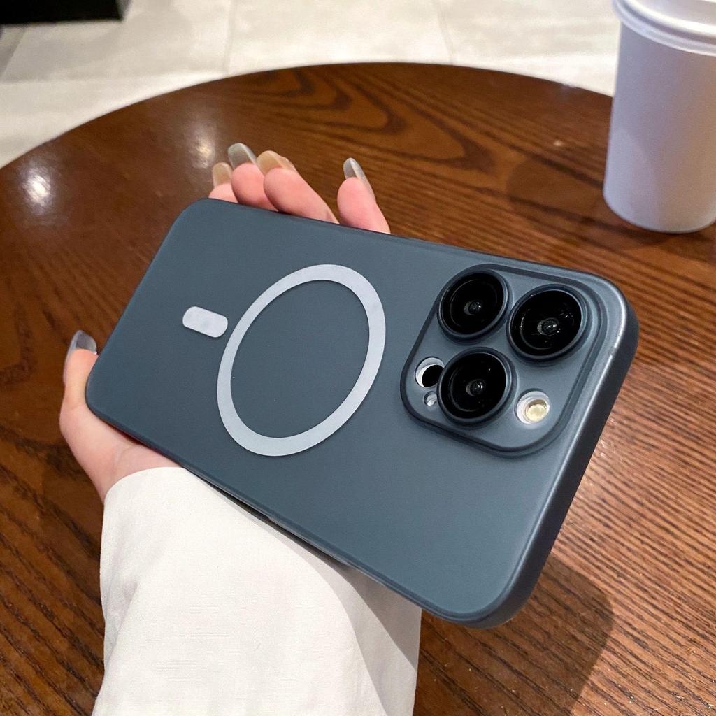 IPhone 17 Pro Magnetische Mattierte Halbtransparente Sturzsichere Hartschale