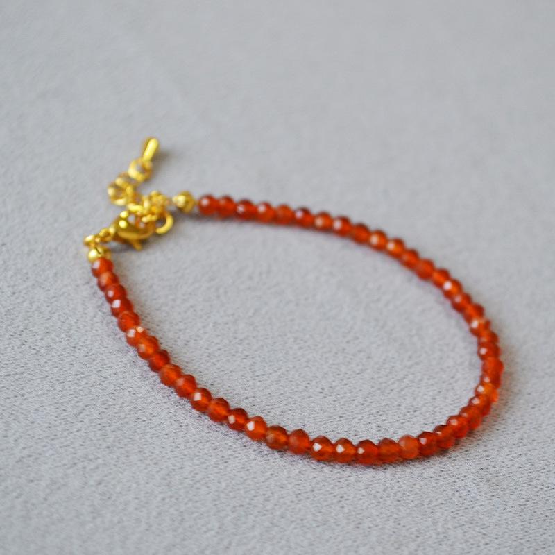 

Элегантное ожерелье-чокер из красного агата