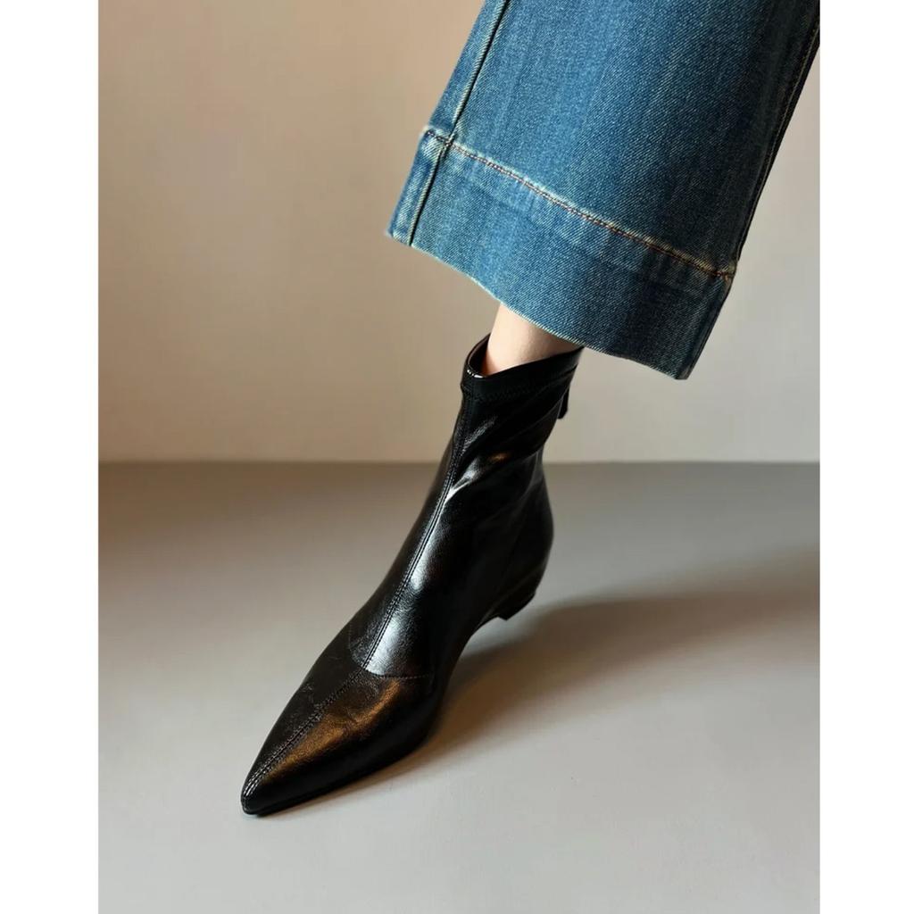 French pointed inner height increase thin boots women's 2026 huge good-looking short boots leather wedge Chelsea boots