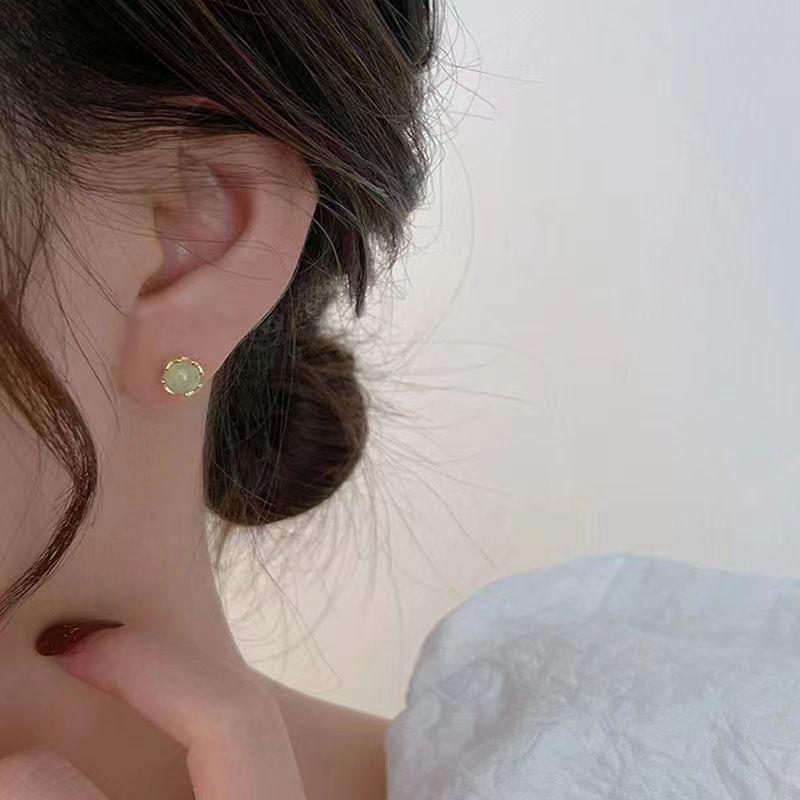 Emerald Green Korean Style Earrings for Women: Versatile, Trendy, High-End Look, Perfect for Middle-Aged and Mothers