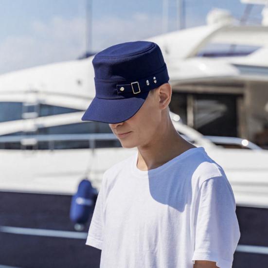 Unisex-Baseballkappe aus gewaschener Baumwolle mit flachem Oberteil, verstellbar, mit Druckknopfverschluss hinten.