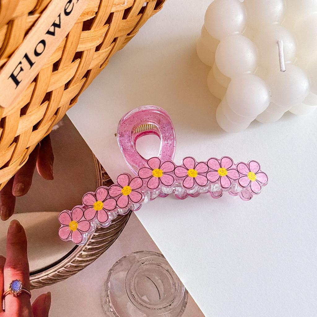 High-quality Acrylic Flower Hair Clips For Women In Chic Colors Great For Everyday Use