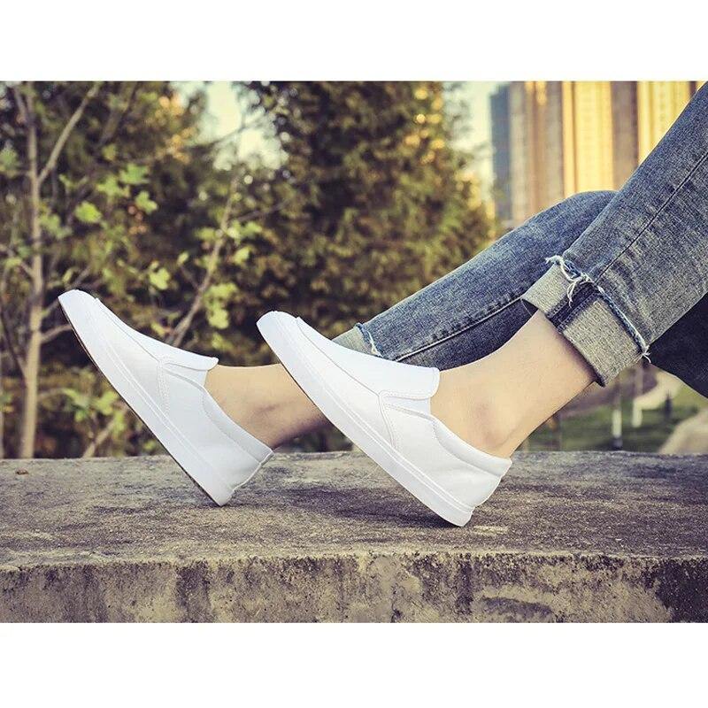 Jaro Léto Bílé Boty Polobotky Muži Mokasíny Ploché Ležérní Značka Pánská Obuv Cool Mladý muž Street Styl Nazouvací