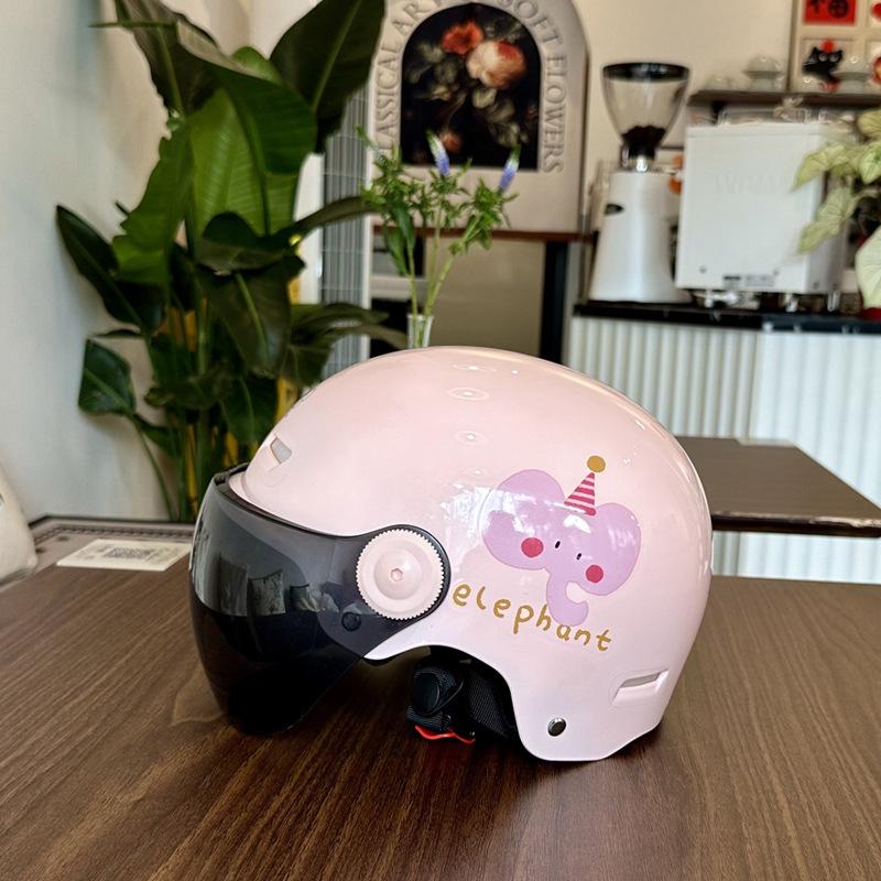 Helmets Women's Summer Electric Motorcycles Men's and Women's Half Helmets Battery Cars Universal In All Seasons