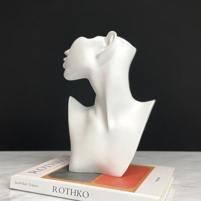 Resin Abstract Human Head Ornaments Jewelry Display Stand Quality Jewelry Display Props Model Room Display Decorations