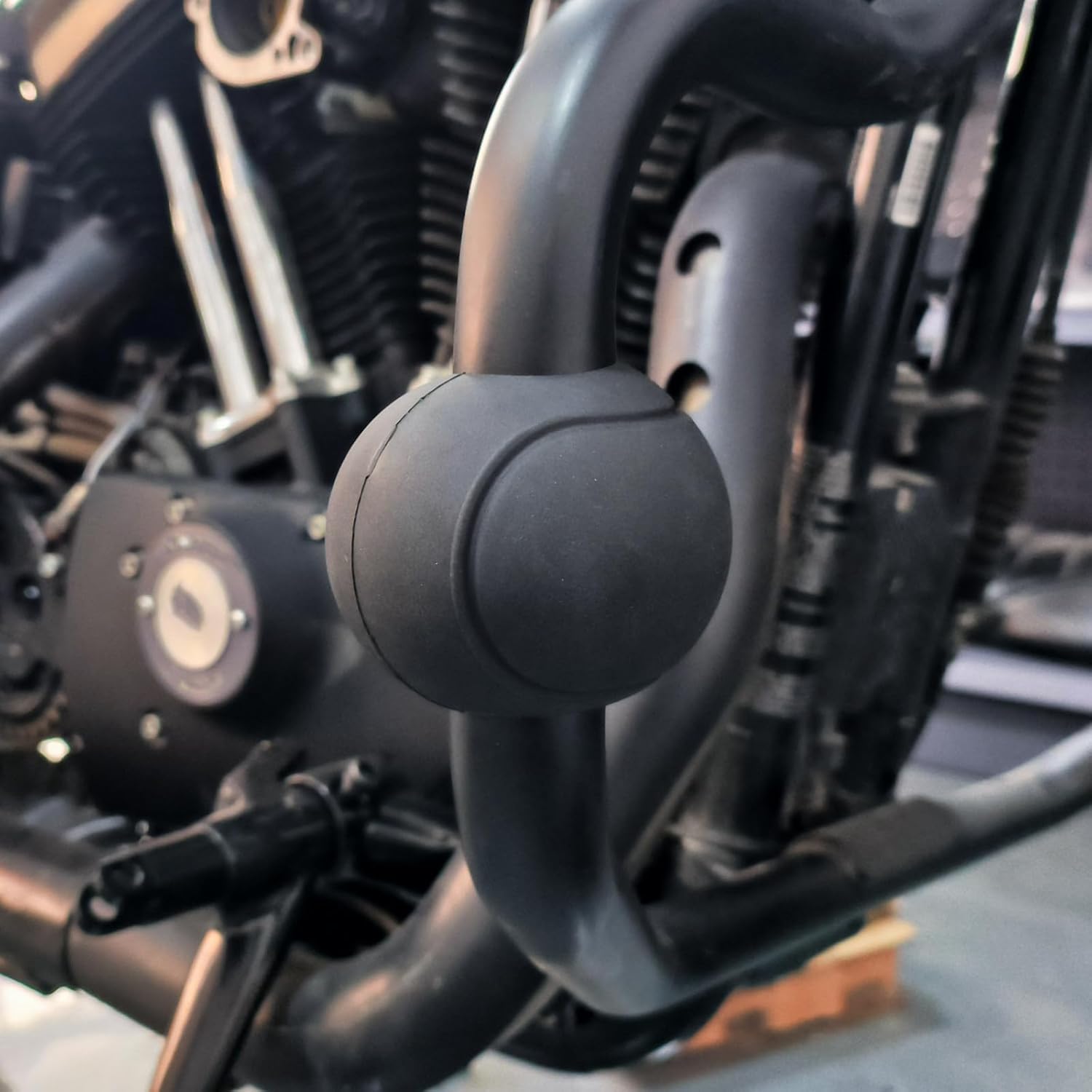 

HDBUBALUS Motorcycle 1 -1.25 Engine Guard Rubber Ball Bumper Spherical Crash Protector Drop Cushion Ball Fit For Harley Yamaha Suzuki Black