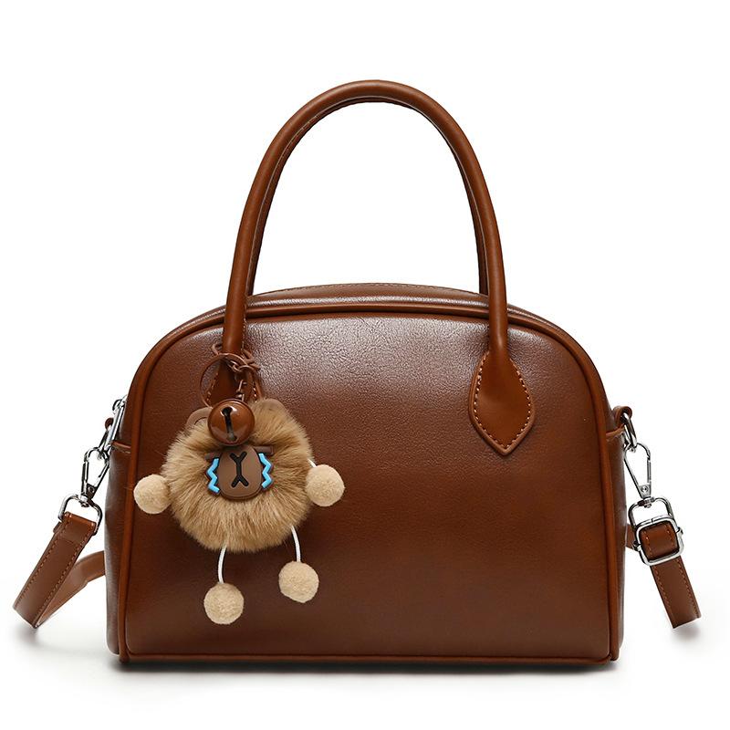 

2025 new model with pendant simple shoulder crossbody portable atmosphere middle-aged women s bag trendy mother bag світло-коричневого кольору