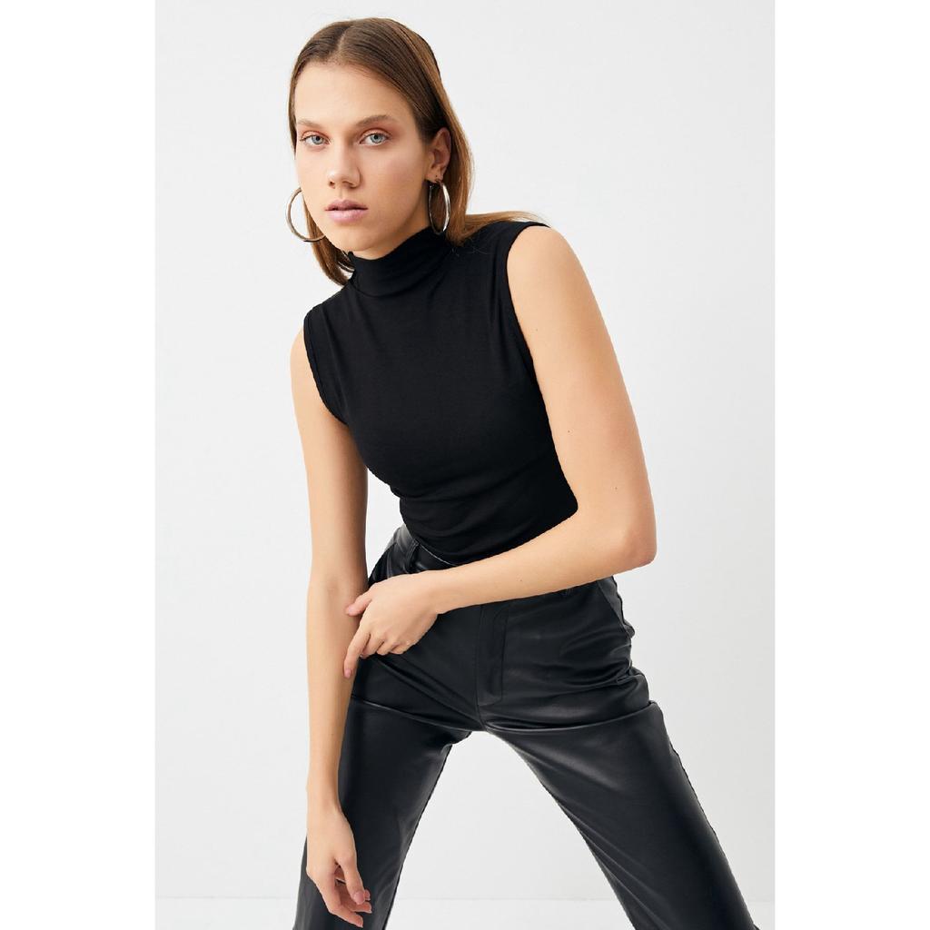 Dámské bílé tělo bez rukávů