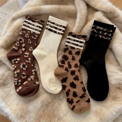 5 Paar Modische Sportsocken mit Leopardenmuster - Geeignet für den täglichen Gebrauch im Freien und Freizeitkleidung, Trendige gestreifte High-Cut Herbstsocken