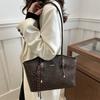 Luxurious Vintage Style Large Capacity Pu Tote Bag For Women Ideal For Commuting