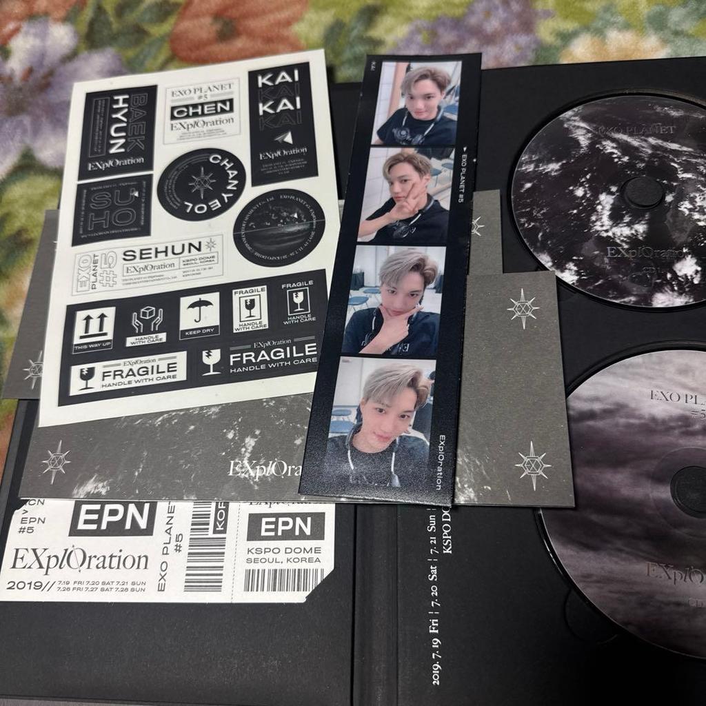 [USED] EXO /PLANET5 EXplOration LIVE Photobook CD