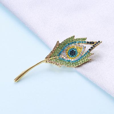 Retro bunte Strass eingelegte Brosche Pfauenfeder Form Anzug Pin Revers Schal Mantel Hut Abzeichen Mode-Accessoires