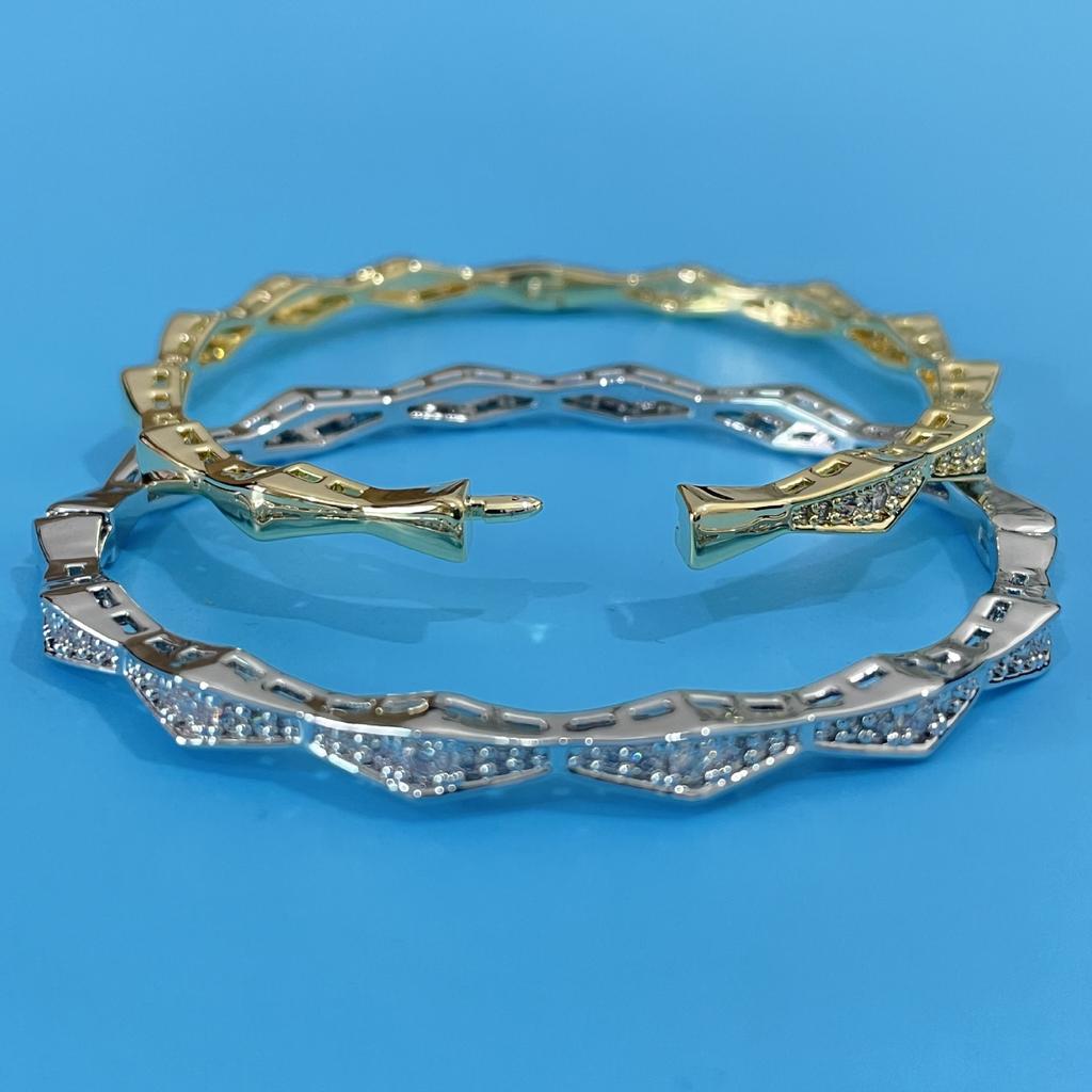 Hollow Micro-paved Zircon Rhombus Retro Fashion Temperament High-end Stylish Buckle Bracelet
