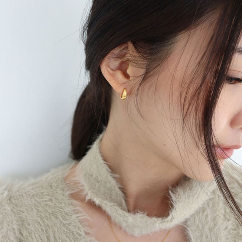 modernlike 14k gold-filled silver matte oval one-touch hoop earrings