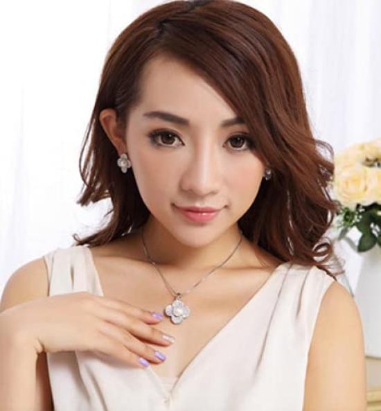 Avance Flower Bijou Pearl Earrings and Necklace 2-Piece Set for Women