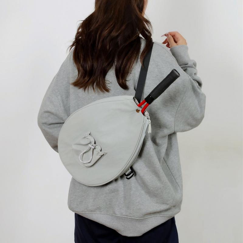 Trendy outdoor tennis bag, large capacity, detachable badminton sports bag, can be attached to a trolley, simple hand-held travel bag