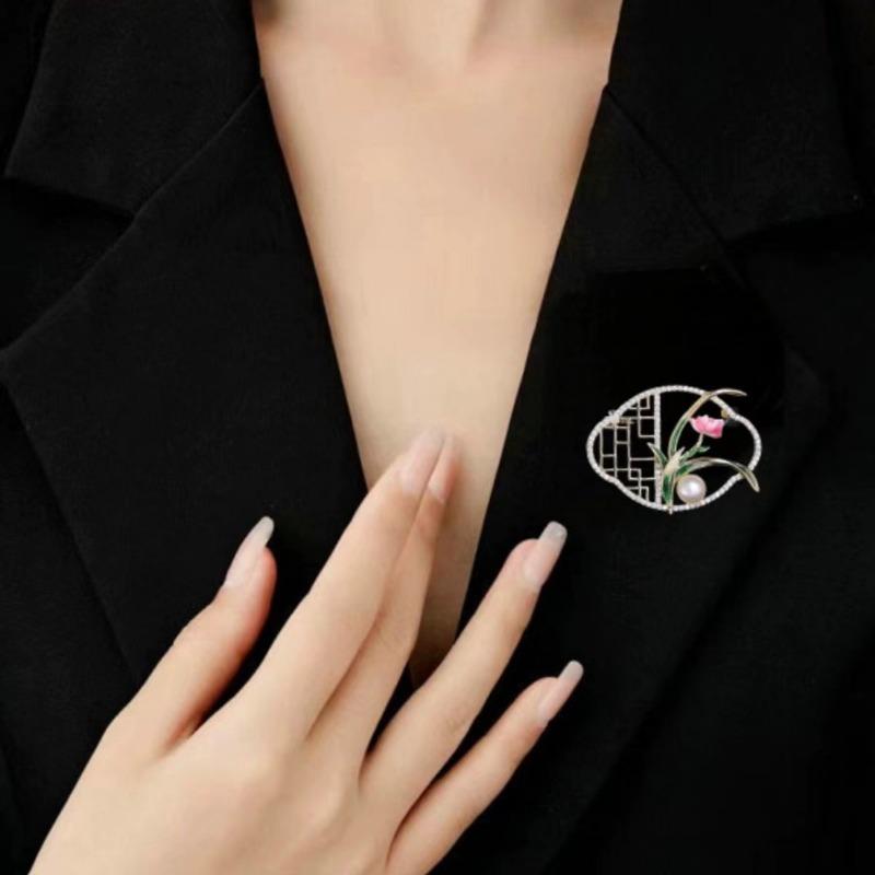 The Ancient-style Orchid Brooch Exudes A Sense of Sophistication for Women with A High-end Pearl Charm and A Unique Chinese Style Brooch