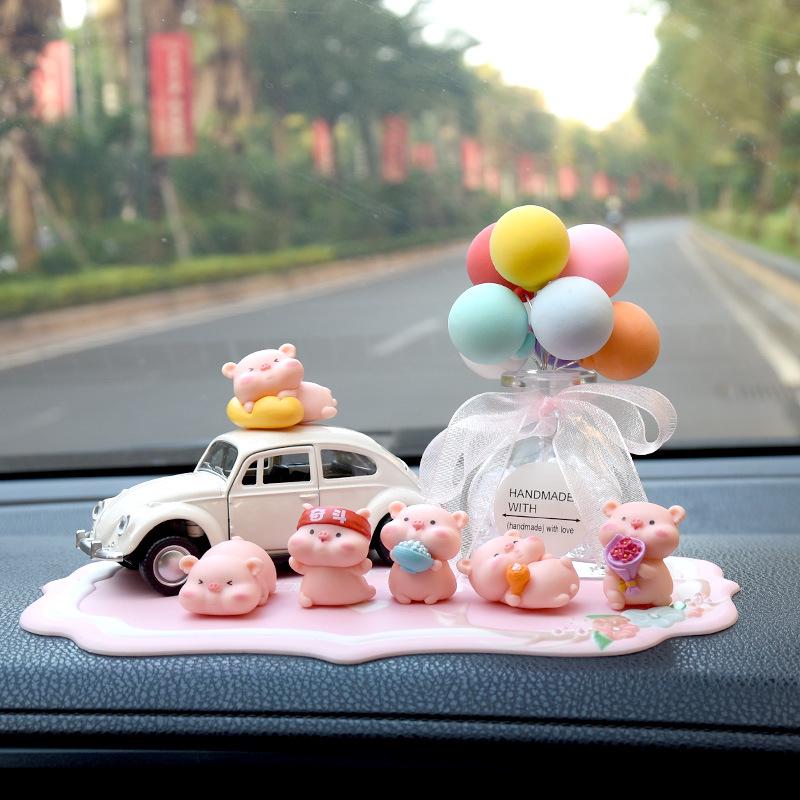 Celebrity Pig Car Ornament: Cute Console Decoration & Air Freshener Holder