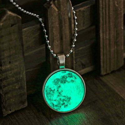 Vintage długi księżyc świecący w ciemności naszyjnik Glow Moon naszyjnik dla kobiet biżuteria Cabochons księżycowy wisiorek światło fluorescencyjne