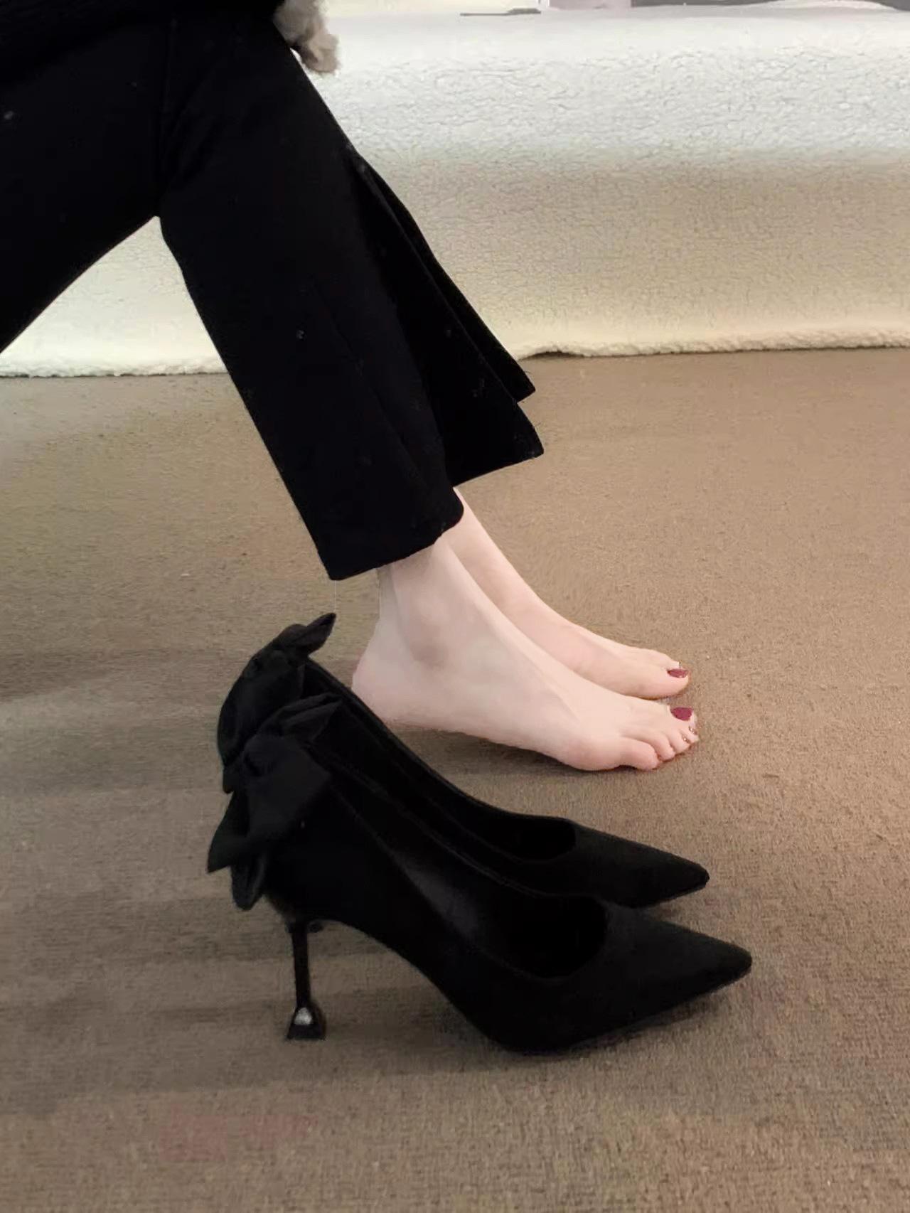 

Французские туфли женские на низком каблуке темперамент подружки невесты 9 см тонкий каблук бант замша средний каблук острый черный высокий каблук 34