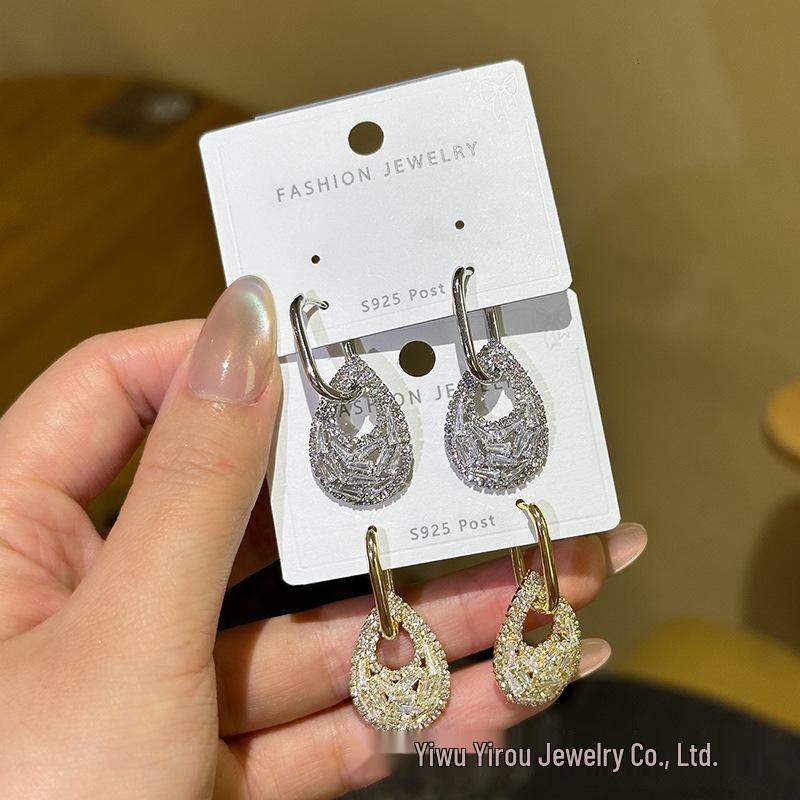 Exquisite Women's Geometric Diamond Ear Cuffs: High-End Two-Way Hollow Design Earrings