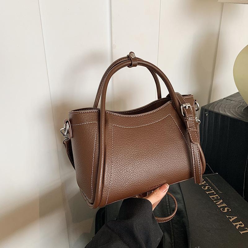 Retro simple hand-carried bucket bag women's 2025 autumn and winter new niche high-end shoulder bag casual versatile women's bag