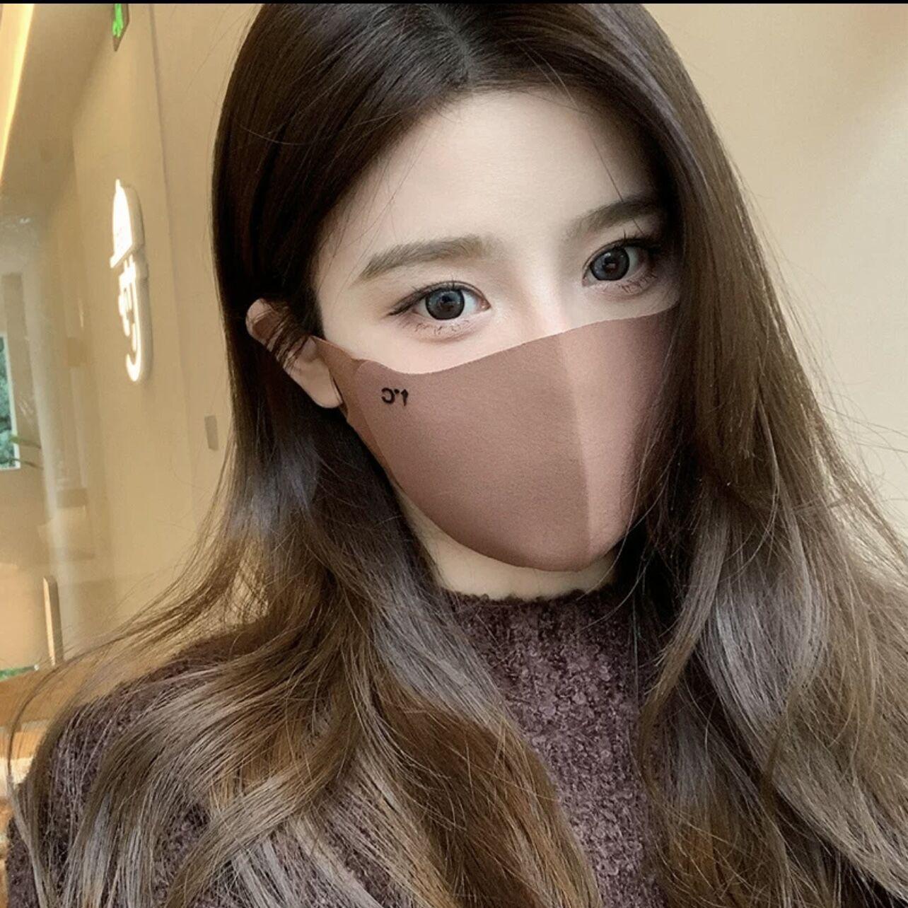 

2Pcs Autumn/Winter Cycling Mask - Windproof, Warm, Seamless, Slimming, Face-Shaping, Washable, and Warm 2Pcs