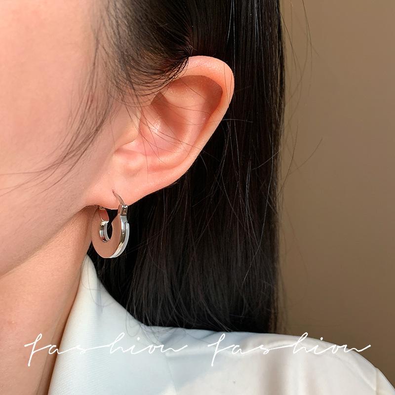 Natural White Fritillary Earrings High-end Niche Exquisite Unique Ear Buckles Earrings Stud Earrings
