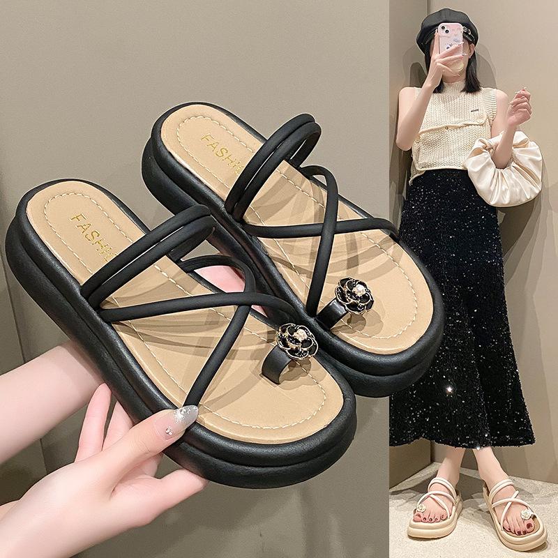Butterfly Cover Toe Cool Slippers Women's Wear 2025 New Summer Versatile Flat-bottomed Vacation Casual Beach Flip-flops