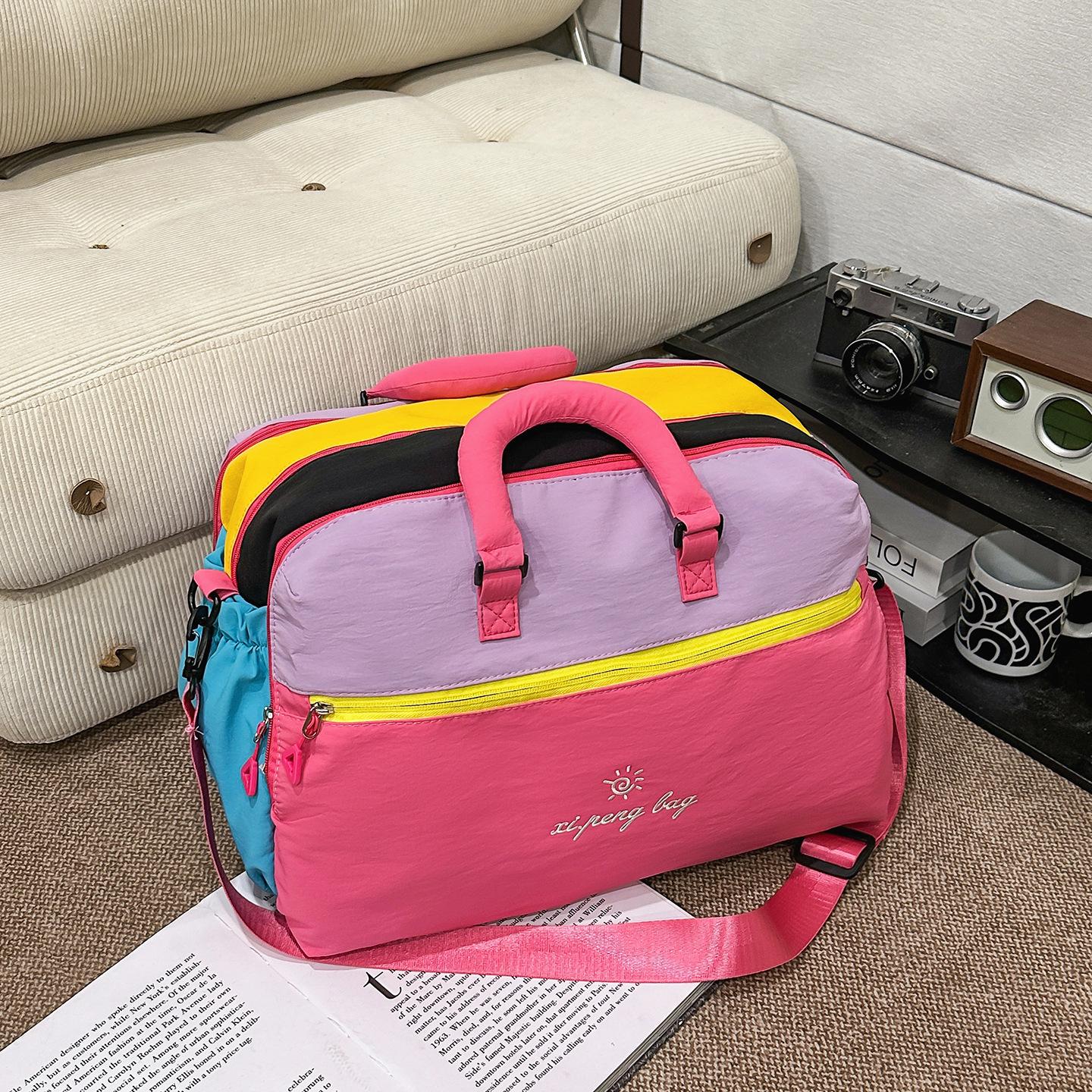 

Stylish and lightweight hand-held travel bag for women, large-capacity oblique span exercise, yoga, fitness training, going out storage, duffel bag розовый