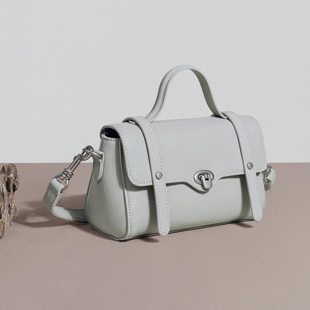 New Korean Cambridge Bag with Unique Design Retro Postman Bag Fashionable and Versatile Genuine Leather Handheld Crossbody Bag for Women