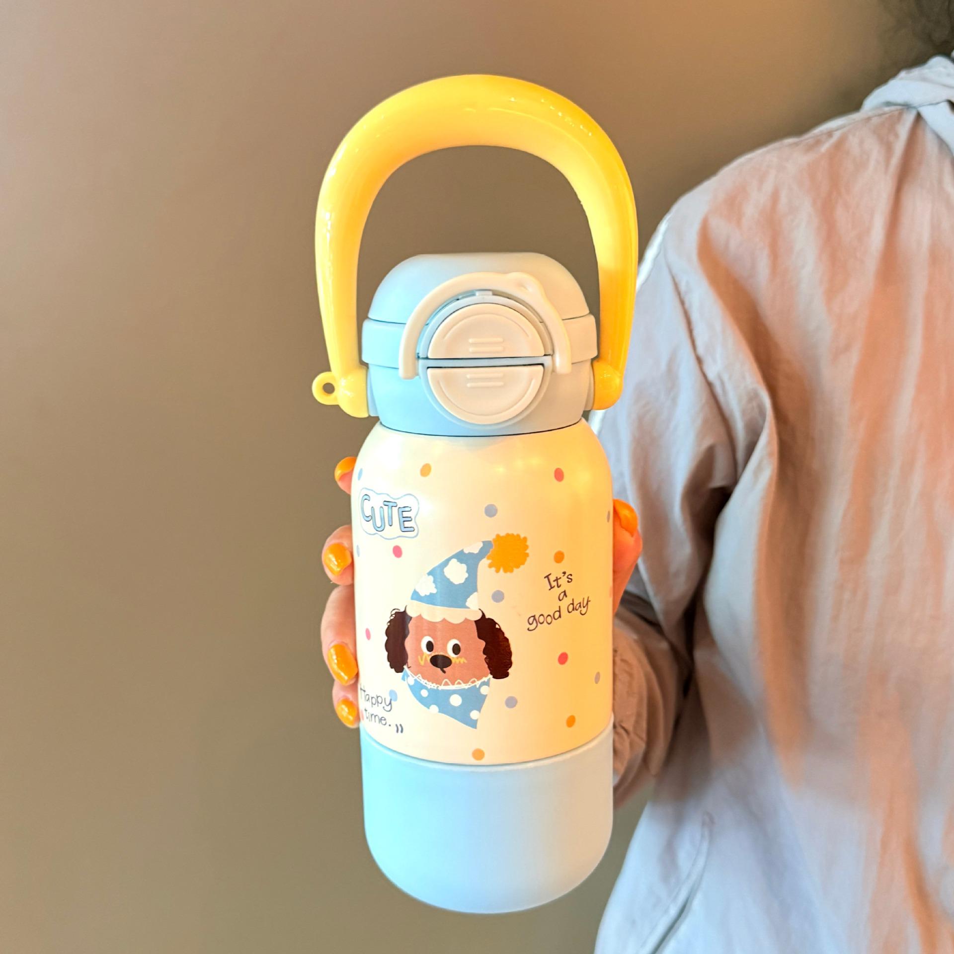 

Large Capacity Insulated Water Cup for Girls - Cute, Portable, with Double Drink Straw and Thermal Protection 550ML