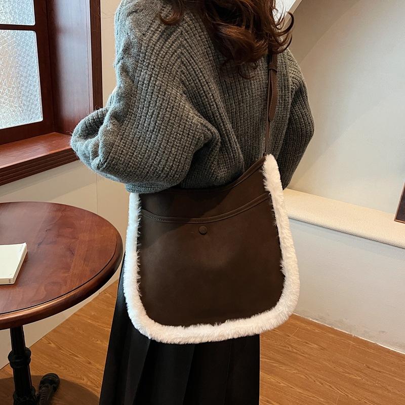 2025 new autumn and winter matte leather with fur bag, bucket bag, women's oblique span, high-end sense, large-capacity tote bag