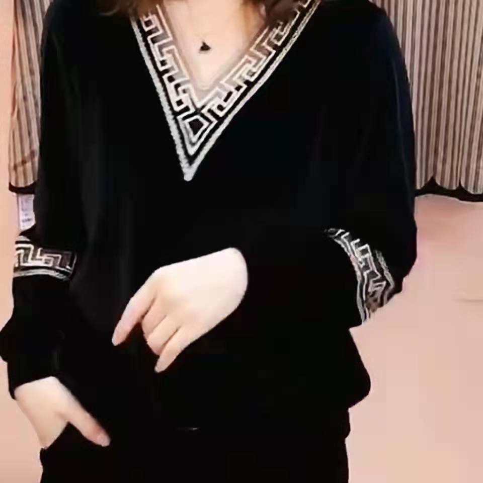M-4XL Thin Women's Gold Velvet Top Fashion Spring Autumn New T-shirt Loose Long Sleeve V-neck Bottoming Shirt