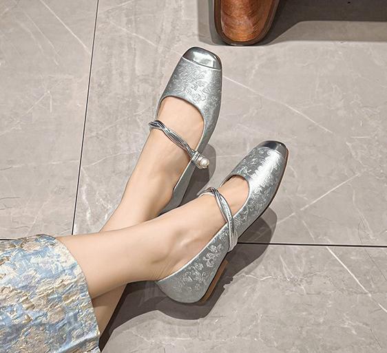 

Мода 2025 Жаккардовые Цветочные Балетки Мэри Джейн Женские Туфли на Ремешке Балетки Женские Золотые/Серебряные Тканевые Лоферы Удобные На Липучке Мокасины 34 серебряный