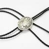 Cravată Bolo Vintage Cowboy Occidental Sfoară din Piele Împletită Handmade Colier Cravată Bolo Cap de Lup Metalic cu Pandantiv cu Pene