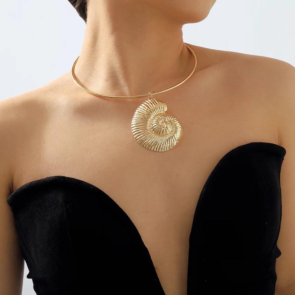 Conch Resort Beach Necklace Bohemian Starfish Pendant Exaggerated Ocean Wind Mermaid Necklace