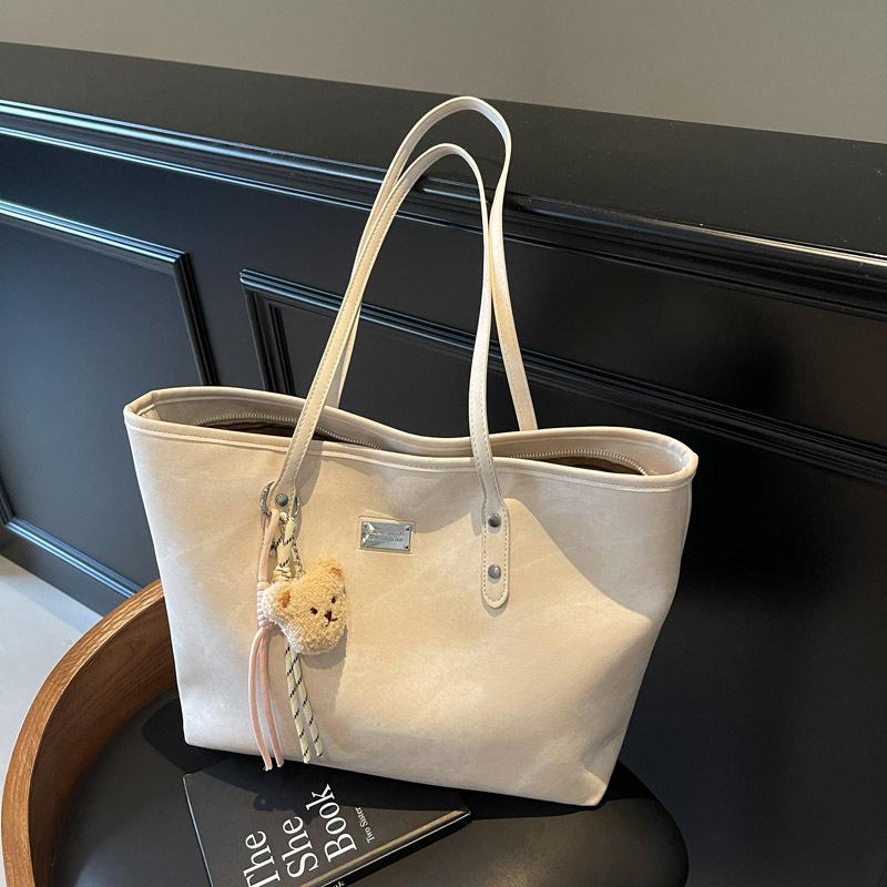 

Large Capacity Commuter Tote Bag New Versatile Fashion Shoulder Underarm Bag Handbag With pendant